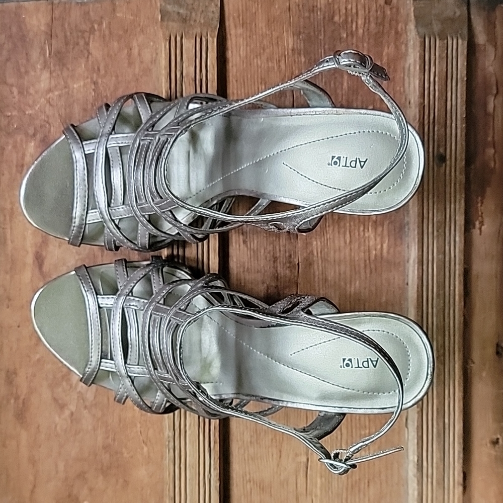 APT 9 sandals